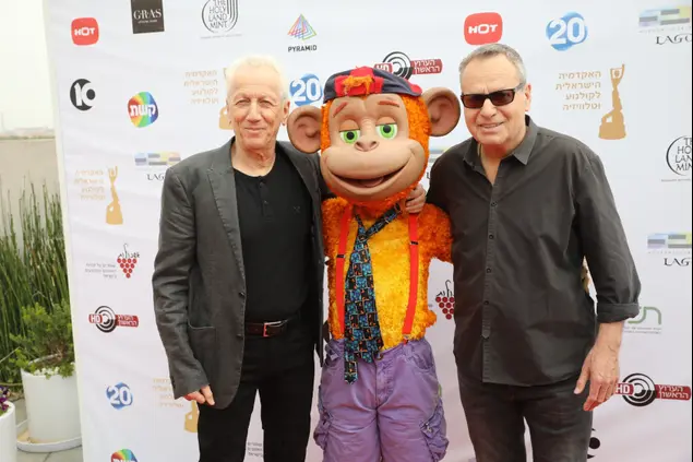 שלמה בראבא, מוני מושונוב (רפי דלויה)