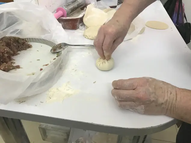 כיסונים גרוזיניים במאפייה של דוד (מערכת וואלה! NEWS , קובי רובין)