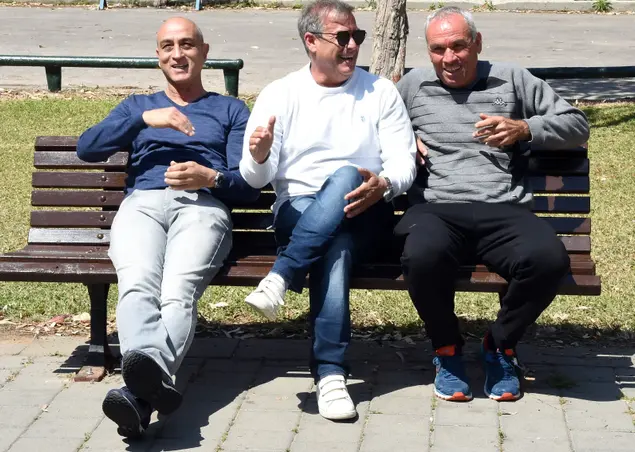 יעקב אקהויז, משה סיני, גילי לנדאו שחקני הפועל תל אביב לשעבר (ברני ארדוב)