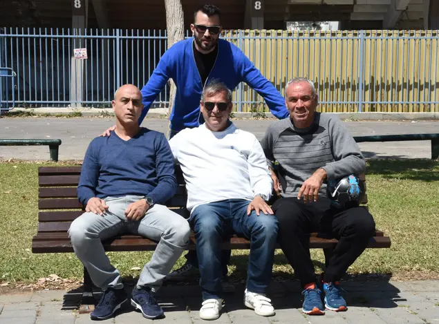 יעקב אקהויז, משה סיני, גילי לנדאו שחקני הפועל תל אביב לשעבר עם אורן יוסיפוביץ (ברני ארדוב)