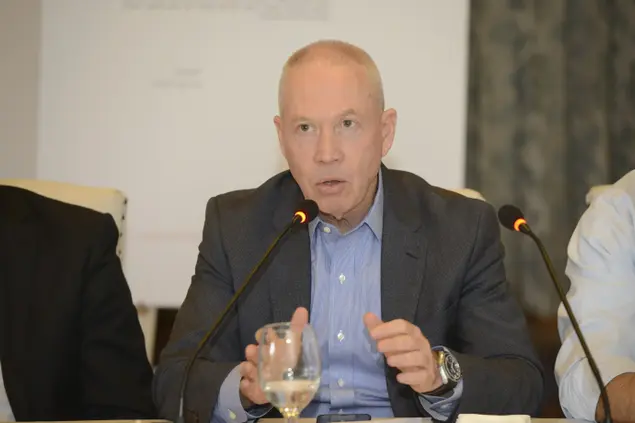 שר השיכון יואב גלנט (יח"צ , חורחה נובומינסקי)