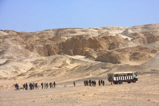 מסע יציאת מצרים משאיות, רמי גלבוע (ניר בן טובים , רמי גלבוע)