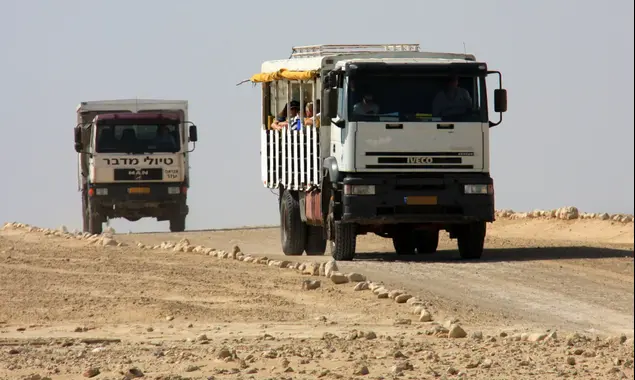 מסע יציאת מצרים משאיות, רמי גלבוע (ניר בן טובים , רמי גלבוע)