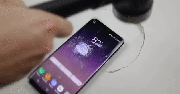 גלקסי S8 מול אייפון 7 מבחן הריסוק (צילום מסך)