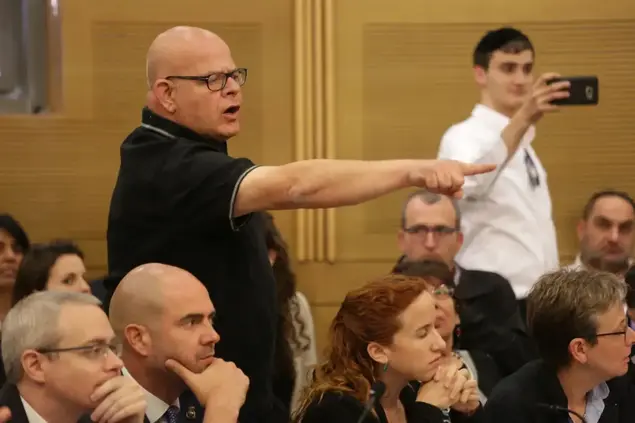 אילן שגיא, אביו השכול של סמל ארז שגיא, בדיון הוועדה לביקורת המדינה על דוח צוק איתן (תצפית TPS , הלל מאיר)