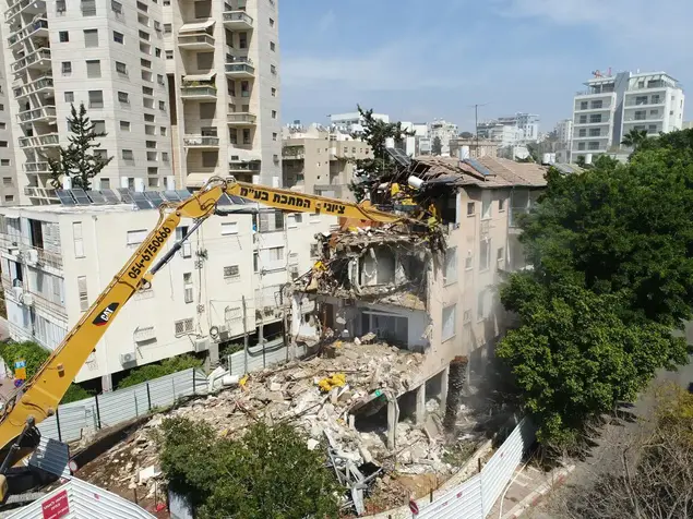 תמ"א 38 פרויקט קק"ל פרויקט קקל גבעתיים נדלן נדל"ן הריסה ובנייה (יח"צ , סקיילנס)