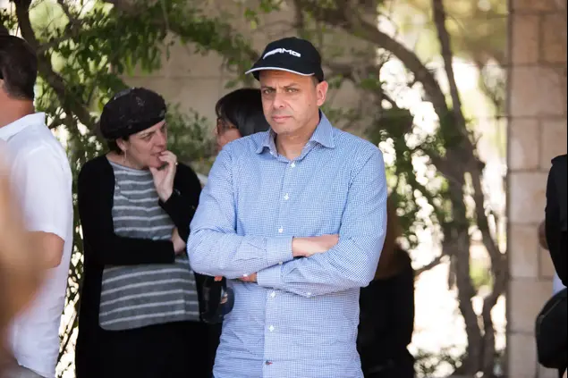 הלוויית משה ורדי (ניב אהרונסון)