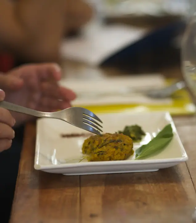 קציצה ומזלג (יח"צ , קרן אגם)