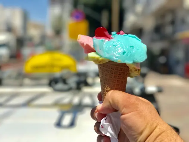 גלידה מסטיקא (מערכת וואלה! NEWS , קובי רובין)