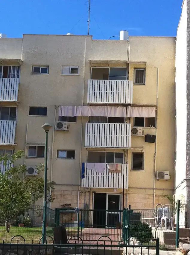בית ודירה בצפון (ג'יליס , משה אסרף)