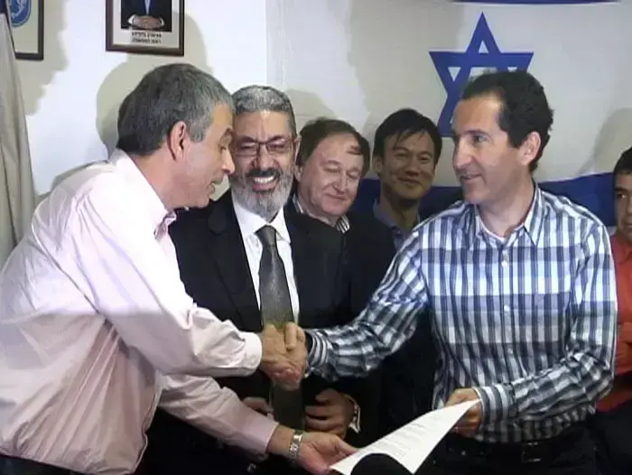 כחלון: מקווה לראות הוזלה אמיתית בשוק הסלולר (קובי אליהו) כחלון: מקווה לראות הוזלה אמיתית בשוק הסלולר (קובי אליהו)