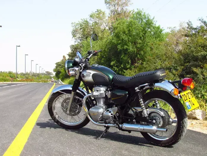 מבחן דו גלגל קוואסאקי W800 (קובי ליאני) מבחן דו גלגל קוואסאקי W800 (קובי ליאני)