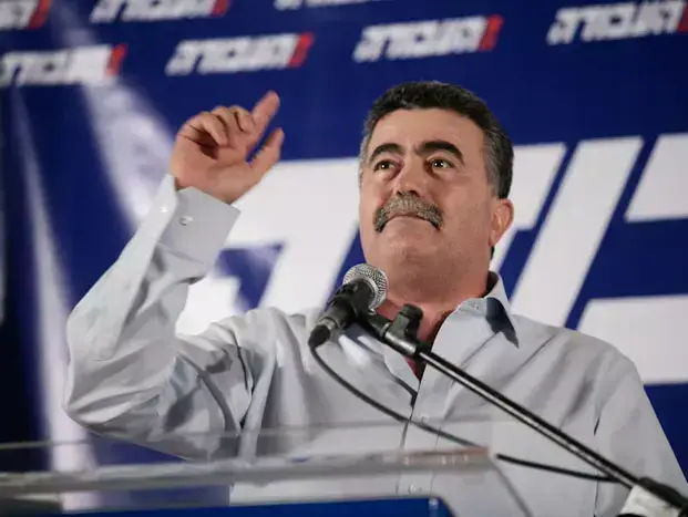 עמיר פרץ משיק את קמפיין הבחירות שלו לראשות מפלגת העבודה, מאי 2011 (אורי לנץ) עמיר פרץ משיק את קמפיין הבחירות שלו לראשות מפלגת העבודה, מאי 2011 (אורי לנץ)