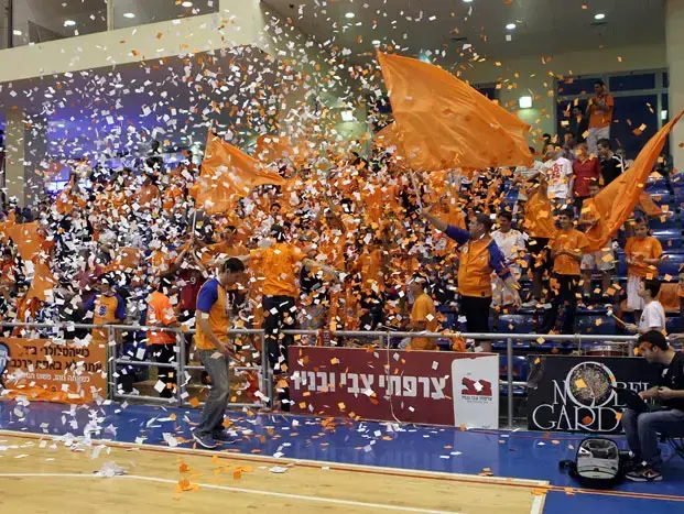 אוהדי מכבי ראשון לציון (מנהלת ליגת העל בכדורסל , עודד קרני) אוהדי מכבי ראשון לציון (מנהלת ליגת העל בכדורסל , עודד קרני)