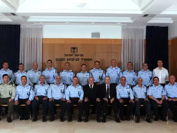 תמונה קבוצתית של סגל הפיקוד , הניצבים החדשים, במשטרת ישראל, מאי 2011 (יח"צ) תמונה קבוצתית של סגל הפיקוד , הניצבים החדשים, במשטרת ישראל, מאי 2011 (יח"צ)