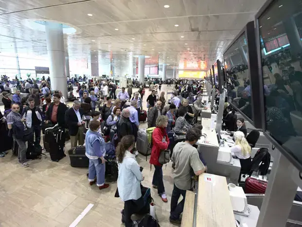 עיכובים בטיסות אחרי זיהום הדלק בנתב"ג (שי אוקנין) עיכובים בטיסות אחרי זיהום הדלק בנתב"ג (שי אוקנין)
