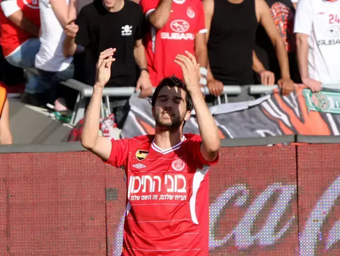 עמרי קנדה שחקן הפועל תל אביב בכדורגל (קובי אליהו) עמרי קנדה שחקן הפועל תל אביב בכדורגל (קובי אליהו)