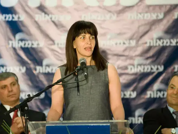 עינת וילף בכנס היסוד של סיעת עצמאות, מאי 2011 (נמרוד סונדרס) עינת וילף בכנס היסוד של סיעת עצמאות, מאי 2011 (נמרוד סונדרס)