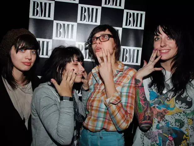 The Coathangers (יח"צ , : Ray Tamarra)
