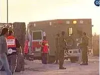 אמבולנס מפנה נפגעים מציר פילדלפי ( ערוץ 10 ) (מערכת וואלה!)
