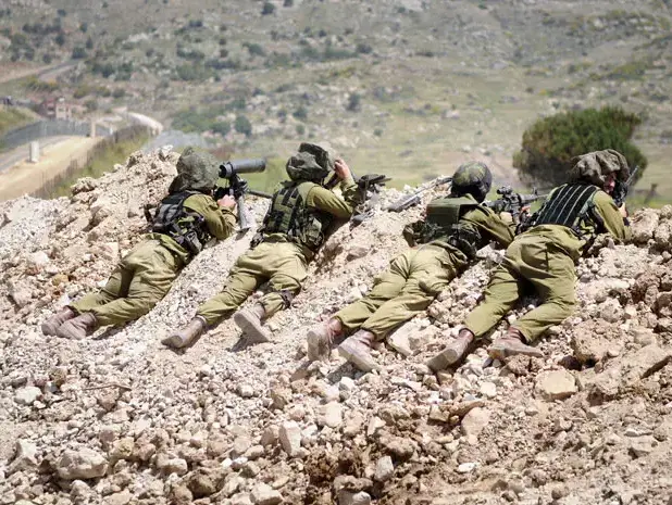 הרמטכ"ל בני גנץ מבקר בעוצבת געש שבפיקוד הצפון, מאי 2011 (דובר צה"ל) הרמטכ"ל בני גנץ מבקר בעוצבת געש שבפיקוד הצפון, מאי 2011 (דובר צה"ל)