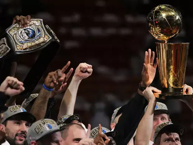 שחקני דאלאס מאבריקס חוגגים זכייה באליפות (GettyImages , Mike Ehrmann) שחקני דאלאס מאבריקס חוגגים זכייה באליפות (GettyImages , Mike Ehrmann)