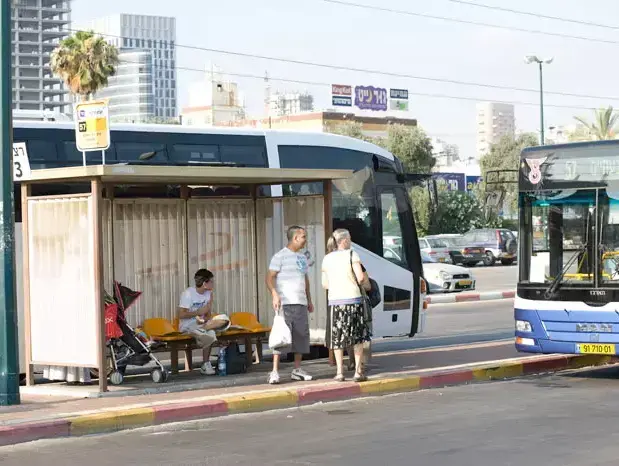 רפורמת האוטובוסים נכנסת לפעולה בתחילת חודש יולי, יולי 2011 (נמרוד סונדרס) רפורמת האוטובוסים נכנסת לפעולה בתחילת חודש יולי, יולי 2011 (נמרוד סונדרס)