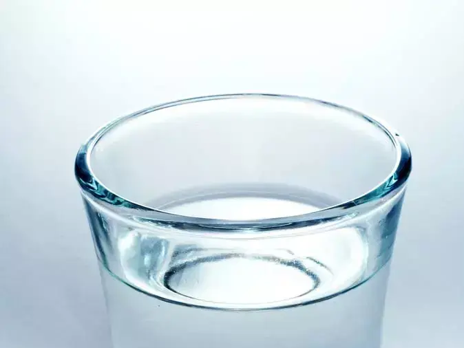 כוס מים (ShutterStock) כוס מים (ShutterStock)