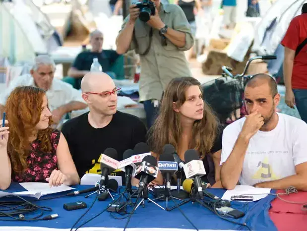 מסיבת עיתונאים במאהל המחאה בשדרות רוטשילד, 31.7.2011 (נמרוד סונדרס) מסיבת עיתונאים במאהל המחאה בשדרות רוטשילד, 31.7.2011 (נמרוד סונדרס)