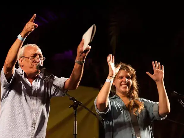 דפני ליף וצ'רלי ביטון בהפגנת הענק במחאה על מצוקת הדיור ויוקר המחיה בתל אביב, אוגוסט 2011 (מערכת וואלה! NEWS , דרור עינב) דפני ליף וצ'רלי ביטון בהפגנת הענק במחאה על מצוקת הדיור ויוקר המחיה בתל אביב, אוגוסט 2011 (מערכת וואלה! NEWS , דרור עינב)