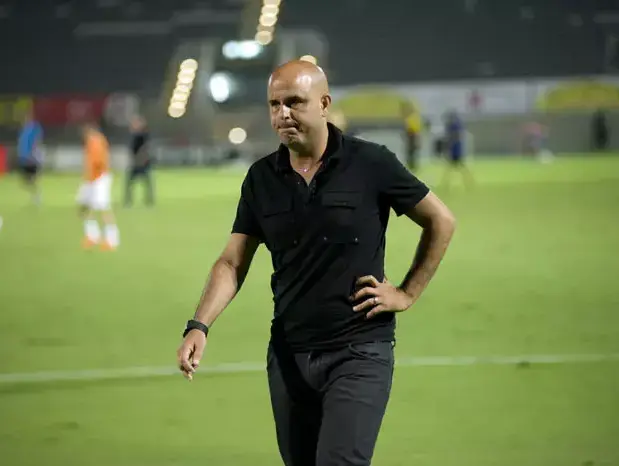 מאמן בני יהודה יוסי אבוקסיס (נמרוד סונדרס) מאמן בני יהודה יוסי אבוקסיס (נמרוד סונדרס)