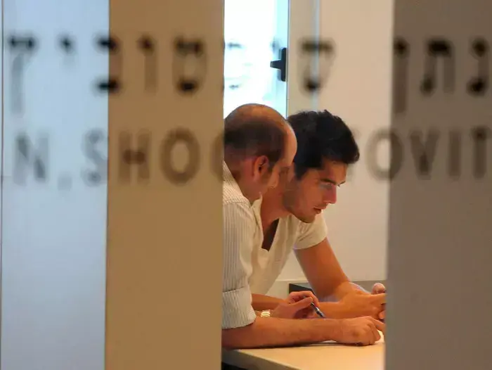 תמיר כהן חותם על חוזהו, מכבי חיפה (ברני ארדוב) תמיר כהן חותם על חוזהו, מכבי חיפה (ברני ארדוב)