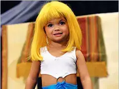 מתוך התכנית " Toddlers & Tiaras" (צילום מסך) מתוך התכנית " Toddlers & Tiaras" (צילום מסך)