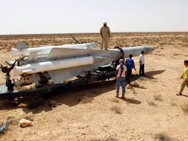 מורדים שהשתלטו על בסיס טילים של כוחותיו של קדאפי ליד טריפולי, לוב, ספטמבר 2011 (רויטרס) מורדים שהשתלטו על בסיס טילים של כוחותיו של קדאפי ליד טריפולי, לוב, ספטמבר 2011 (רויטרס)