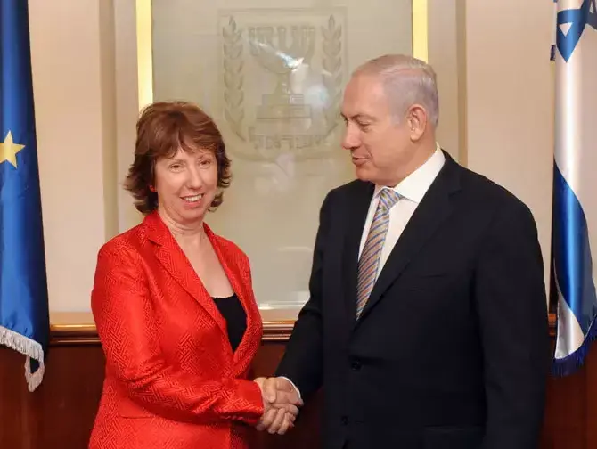 ראש הממשלה נתניהו עם קתרין אשטון בפגישה עם הנציבה העליונה לחוץ וביטחון של האיחוד האירופי, ספטמבר 2011 (לשכת העיתונות הממשלתית , אבי אוחיון) ראש הממשלה נתניהו עם קתרין אשטון בפגישה עם הנציבה העליונה לחוץ וביטחון של האיחוד האירופי, ספטמבר 2011 (לשכת העיתונות הממשלתית , אבי אוחיון)