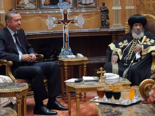 ראש ממשלת טורקיה רג'פ טייפ ארדואן במפגש עם האפיפיור הקופטי, שנודה השלישי, קהיר, מצרים 14 בספטמבר 2011 (רויטרס) ראש ממשלת טורקיה רג'פ טייפ ארדואן במפגש עם האפיפיור הקופטי, שנודה השלישי, קהיר, מצרים 14 בספטמבר 2011 (רויטרס)