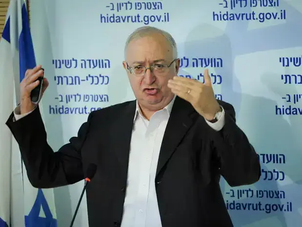 ועדת טרכטנברג הגישה את המלצותיה לממשלה (עומר מירון) ועדת טרכטנברג הגישה את המלצותיה לממשלה (עומר מירון)