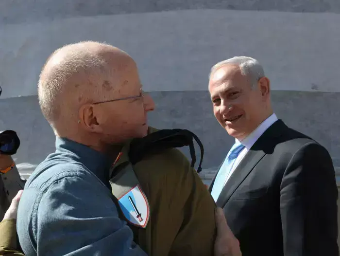 גלעד שליט ונעם שליט עם חזרתו של גלעד, אוקטובר 2011 (לשכת העיתונות הממשלתית) גלעד שליט ונעם שליט עם חזרתו של גלעד, אוקטובר 2011 (לשכת העיתונות הממשלתית)