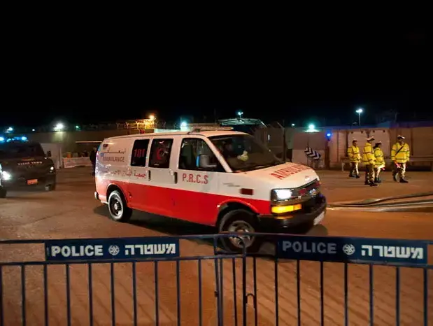 החלק השני בעסקת גלעד שליט, העברת 500 אסירים ביטחוניים למעבר ביטוניא,דצמבר 2011 (עומר מירון) החלק השני בעסקת גלעד שליט, העברת 500 אסירים ביטחוניים למעבר ביטוניא,דצמבר 2011 (עומר מירון)