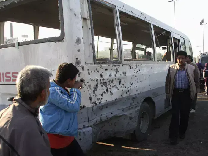 בעקבות פיגוע בשכונה שיעית בבירת עירק, בגדד, 5 בינואר 2012 (רויטרס) בעקבות פיגוע בשכונה שיעית בבירת עירק, בגדד, 5 בינואר 2012 (רויטרס)