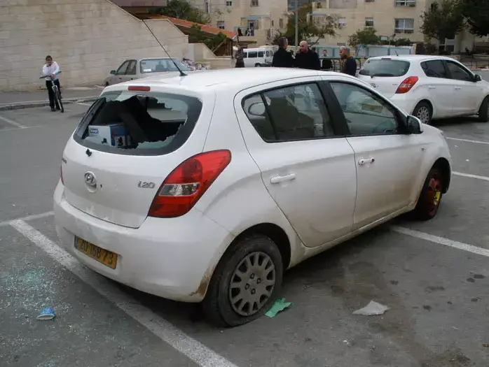 תמונות הרכב של נטלי משיח שהותקפה בבית שמש היום, ינואר 2012 (יח"צ , אלי ונונו) תמונות הרכב של נטלי משיח שהותקפה בבית שמש היום, ינואר 2012 (יח"צ , אלי ונונו)