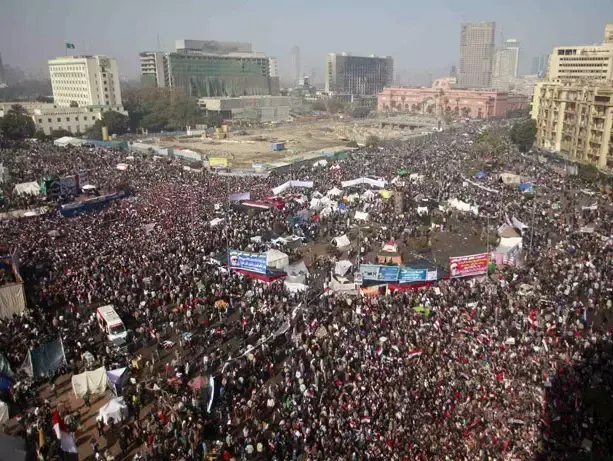 הפגנה בכיכר תחריר, ינואר 2012 (רויטרס) הפגנה בכיכר תחריר, ינואר 2012 (רויטרס)