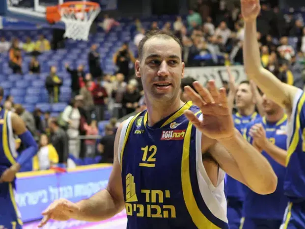 שחקן מכבי אשדוד מאיר טפירו (קובי אליהו) שחקן מכבי אשדוד מאיר טפירו (קובי אליהו)