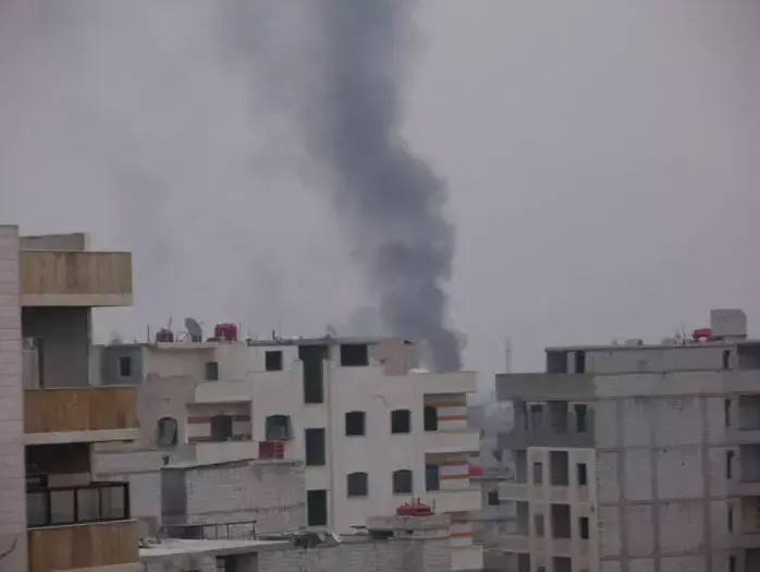 עשן עולה מעל ערבין, פרבר של דמשק, במהלך הלחימה בין צבא סוריה למורדים, 29 בינואר 2012 (רויטרס) עשן עולה מעל ערבין, פרבר של דמשק, במהלך הלחימה בין צבא סוריה למורדים, 29 בינואר 2012 (רויטרס)