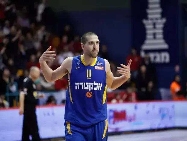 שחקן מכבי תל אביב טל בורשטיין (מגד גוזני) שחקן מכבי תל אביב טל בורשטיין (מגד גוזני)