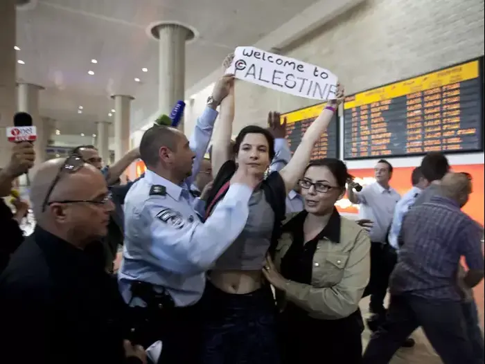 כוננות לקראת בואם של פעילים פרו פלסטינים לנתב"ג (יותם רונן) כוננות לקראת בואם של פעילים פרו פלסטינים לנתב"ג (יותם רונן)