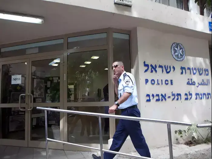 שלושה נערים נחקרים בחשד למעורבות בפרשת המין הקבוצתי בחוף בוגרשוב בתל אביב, אפריל 2012 (יותם רונן) שלושה נערים נחקרים בחשד למעורבות בפרשת המין הקבוצתי בחוף בוגרשוב בתל אביב, אפריל 2012 (יותם רונן)