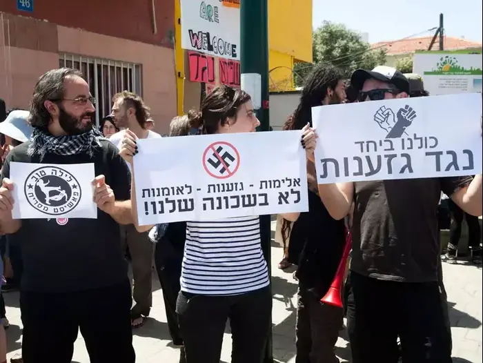 הפגנת תמיכה בפליטים בשכונת שפירא (יותם רונן) הפגנת תמיכה בפליטים בשכונת שפירא (יותם רונן)