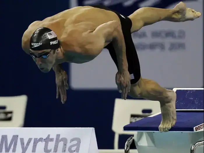 מייקל פלפס שחיין אמריקאי קופץ לבריכה (GettyImages) מייקל פלפס שחיין אמריקאי קופץ לבריכה (GettyImages)