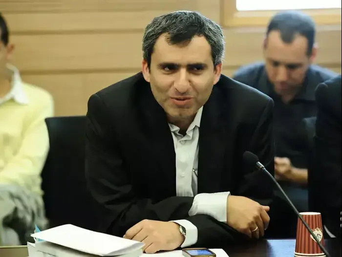 חבר הכנסת זאב אלקין בוועדת הכנסת אשר התכנסה לדיון על הצעת החוק לפיזור הכנסת, מאי 2012 (עומר מירון) חבר הכנסת זאב אלקין בוועדת הכנסת אשר התכנסה לדיון על הצעת החוק לפיזור הכנסת, מאי 2012 (עומר מירון)